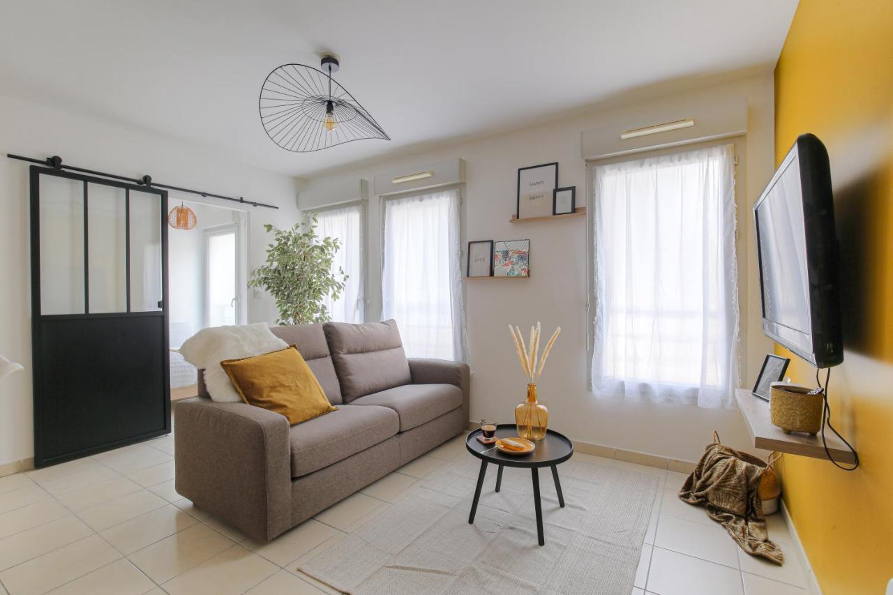 Le Louis D'Or -Acces Facile Gare/Eurexpo/Aeoroport Apartment วีเลอร์บาน ภายนอก รูปภาพ
