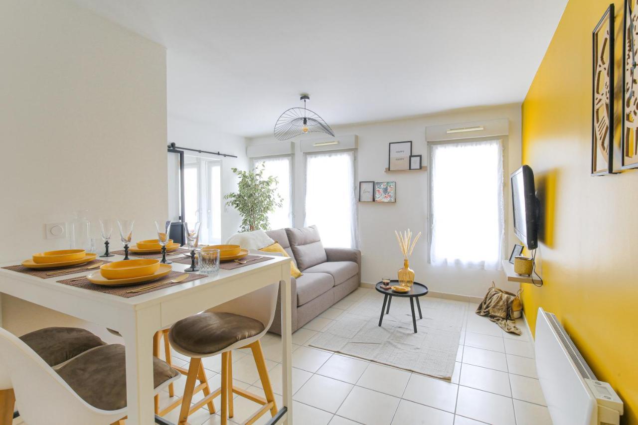Le Louis D'Or -Acces Facile Gare/Eurexpo/Aeoroport Apartment วีเลอร์บาน ภายนอก รูปภาพ