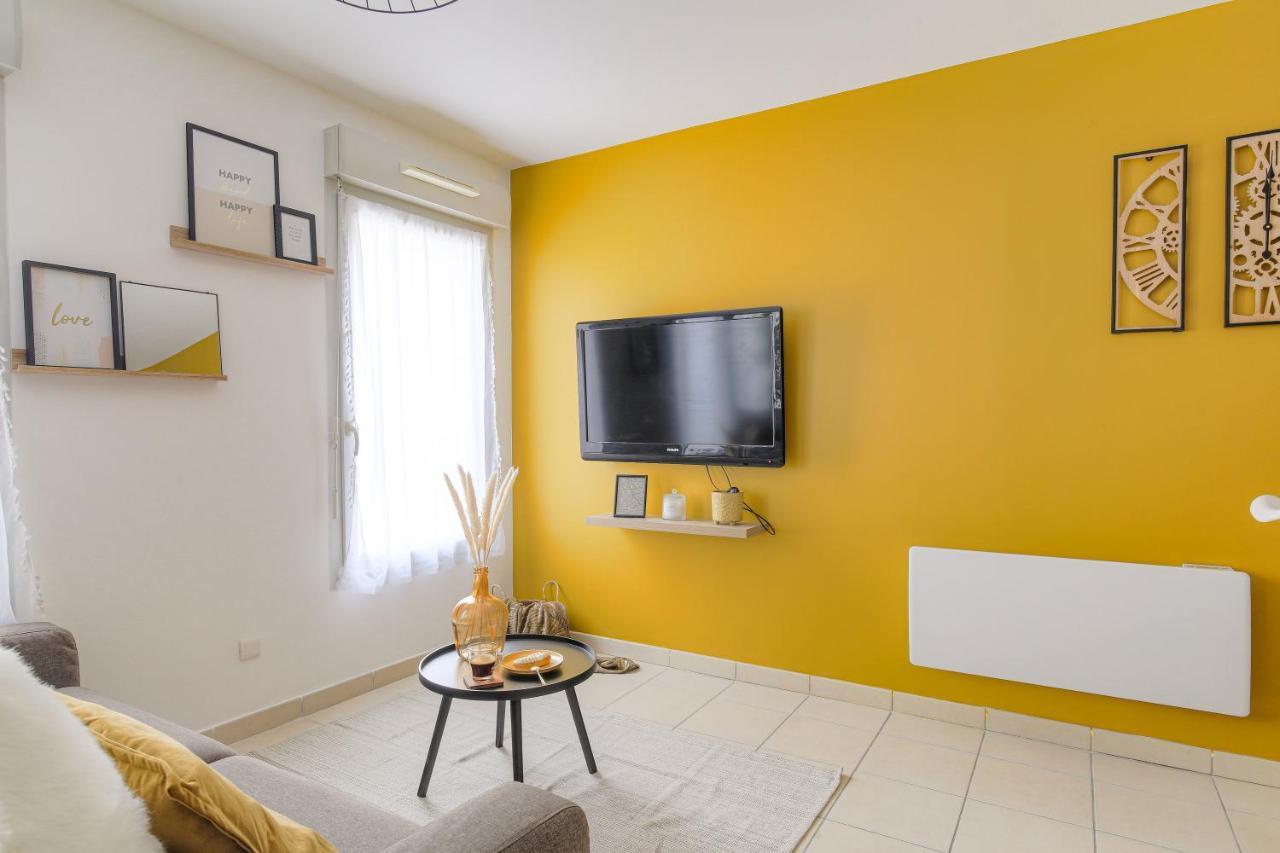 Le Louis D'Or -Acces Facile Gare/Eurexpo/Aeoroport Apartment วีเลอร์บาน ภายนอก รูปภาพ