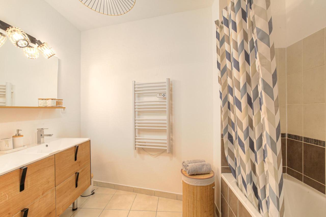 Le Louis D'Or -Acces Facile Gare/Eurexpo/Aeoroport Apartment วีเลอร์บาน ภายนอก รูปภาพ