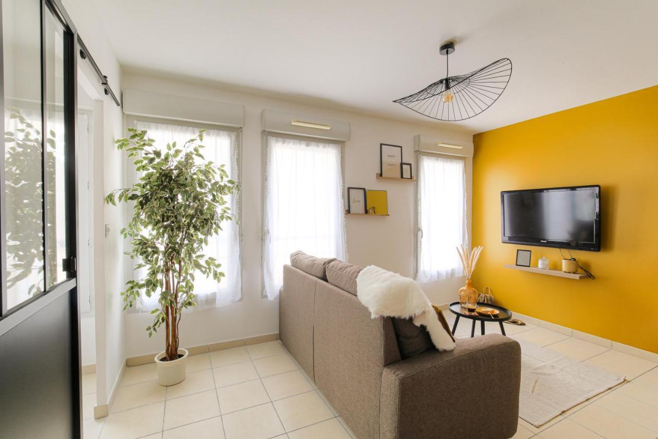 Le Louis D'Or -Acces Facile Gare/Eurexpo/Aeoroport Apartment วีเลอร์บาน ภายนอก รูปภาพ