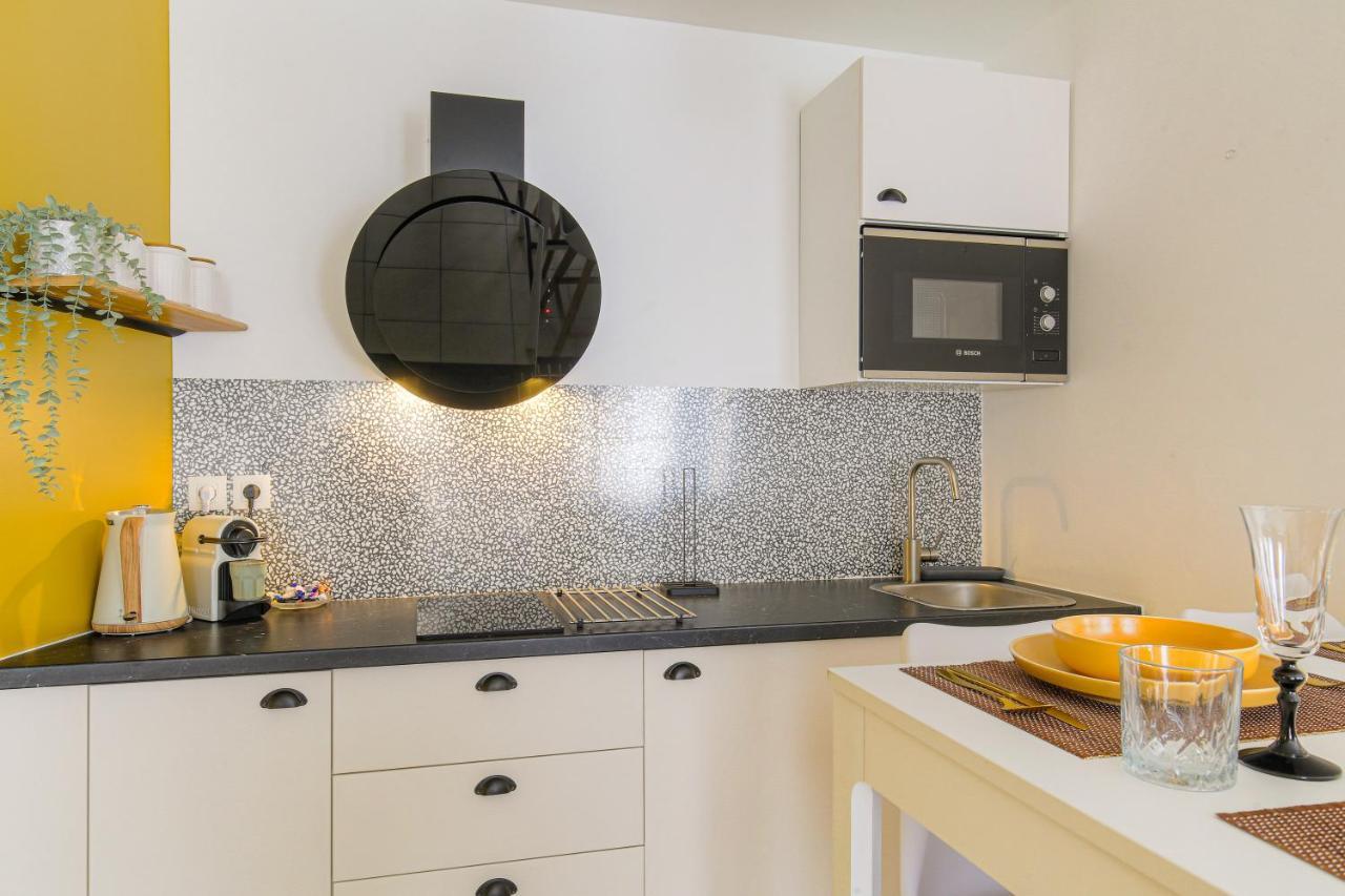 Le Louis D'Or -Acces Facile Gare/Eurexpo/Aeoroport Apartment วีเลอร์บาน ภายนอก รูปภาพ
