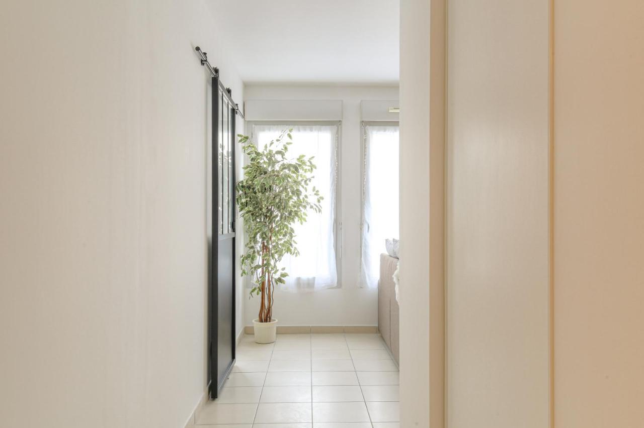Le Louis D'Or -Acces Facile Gare/Eurexpo/Aeoroport Apartment วีเลอร์บาน ภายนอก รูปภาพ
