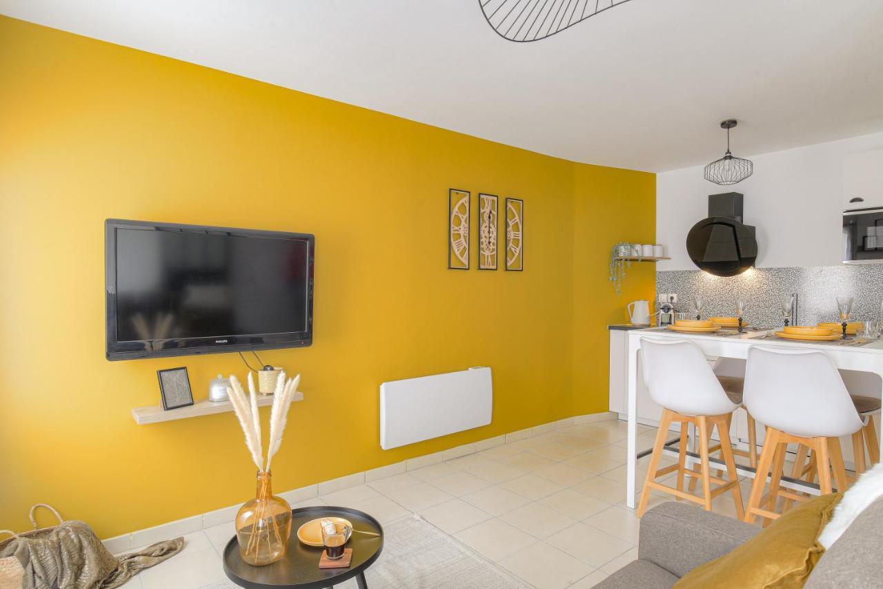 Le Louis D'Or -Acces Facile Gare/Eurexpo/Aeoroport Apartment วีเลอร์บาน ภายนอก รูปภาพ