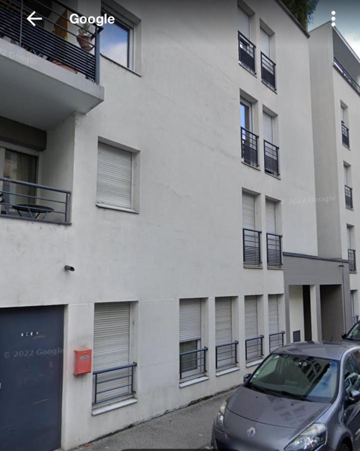 Le Louis D'Or -Acces Facile Gare/Eurexpo/Aeoroport Apartment วีเลอร์บาน ภายนอก รูปภาพ